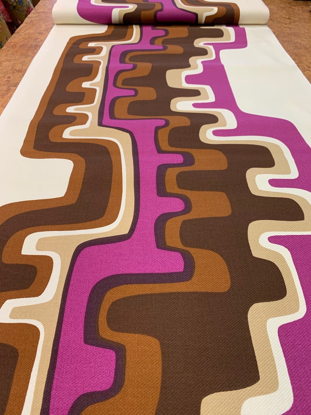 lijnen paars bruin ecru stof retro vintage