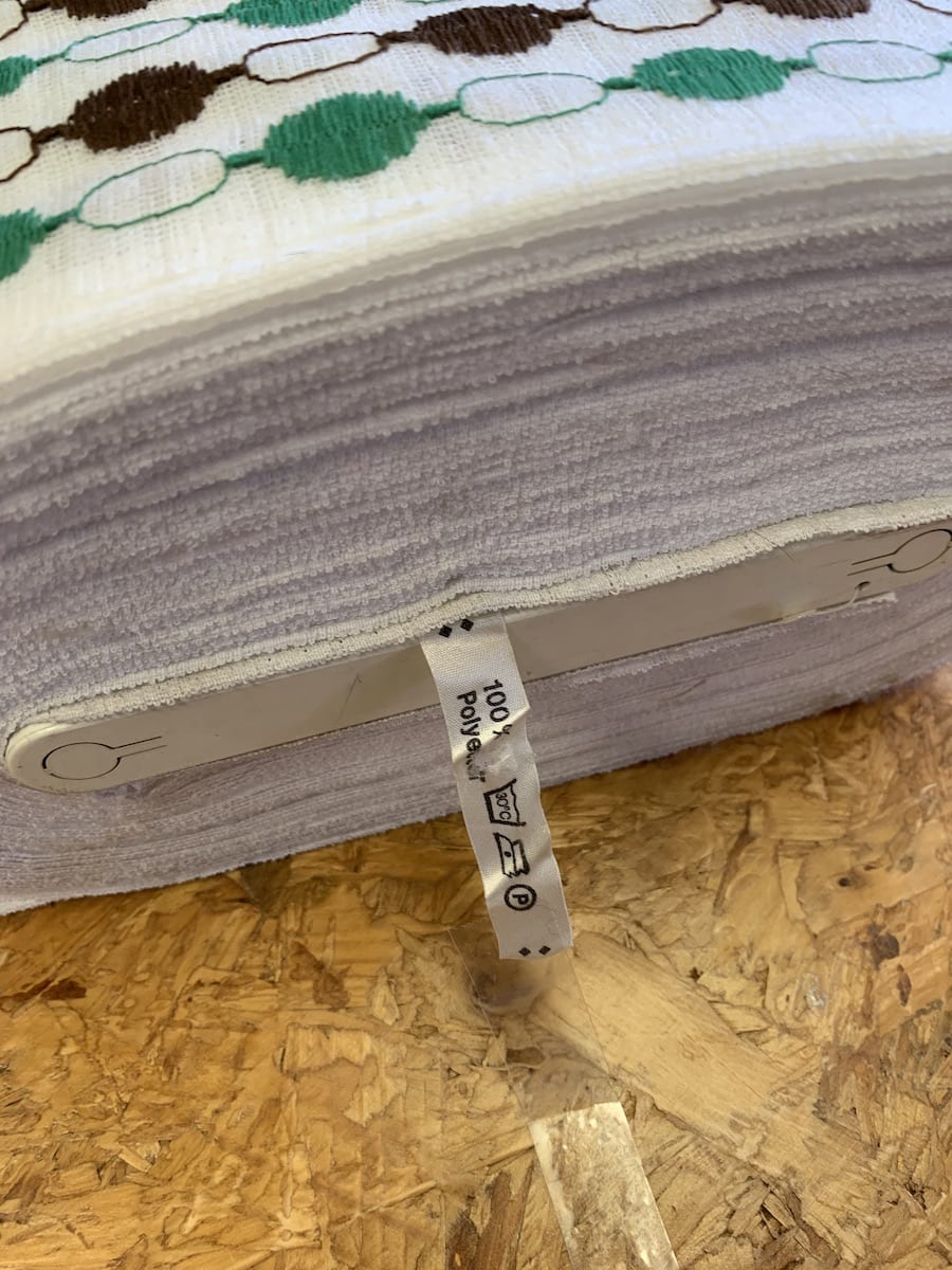 detail stof vitrage wit met groen bruin