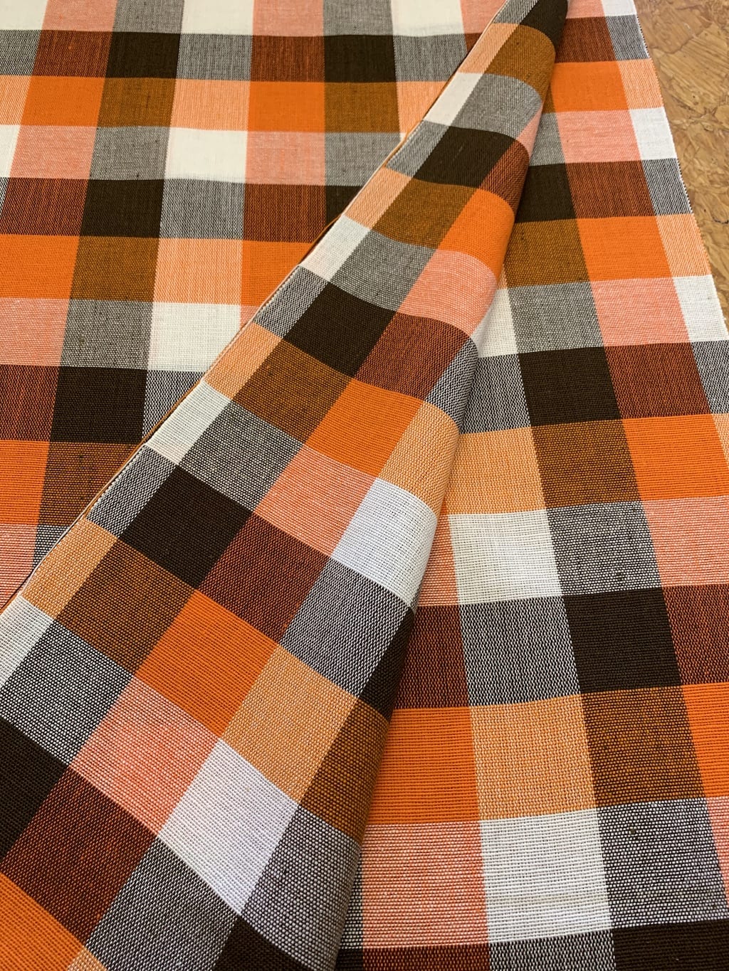 geweven stof grote blok bruin oranje