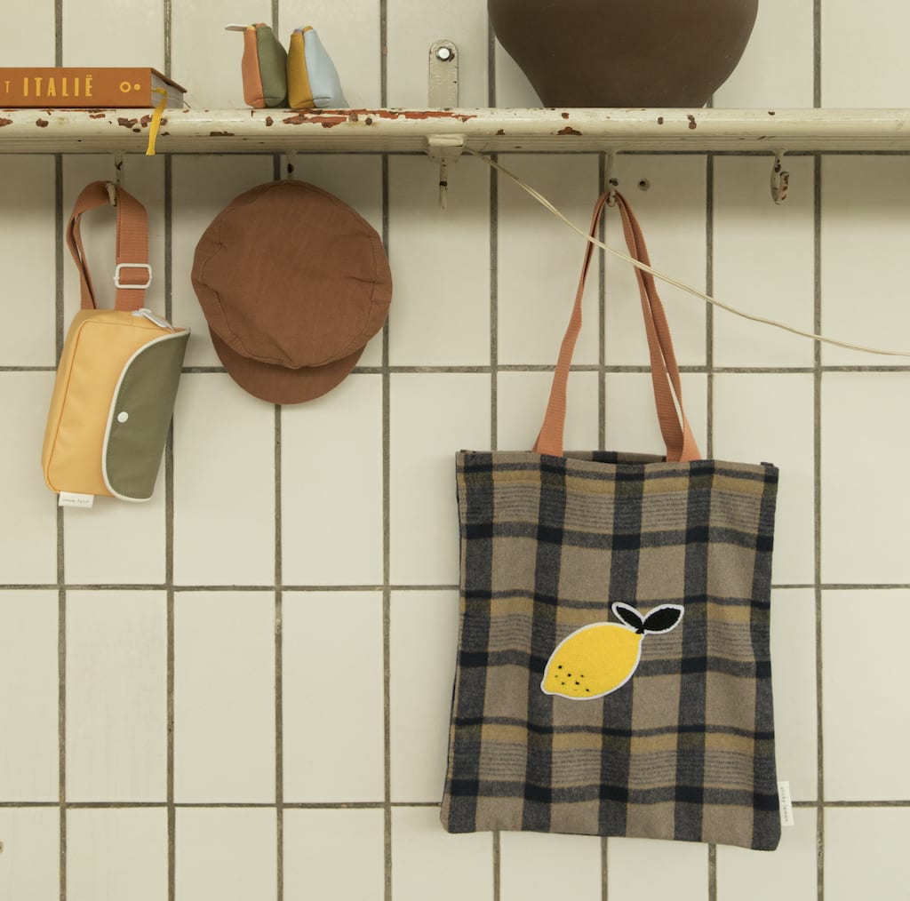DIY: Van vintage stof naar een unieke retro totebag