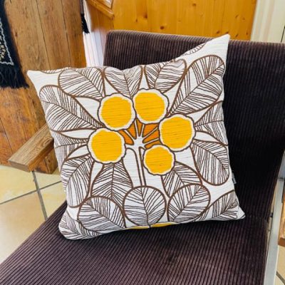 retro kussen geel bruin