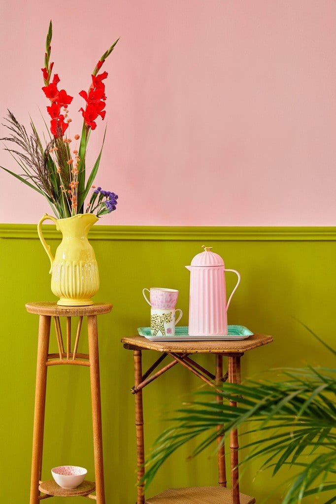 schenkkan keramiek geel