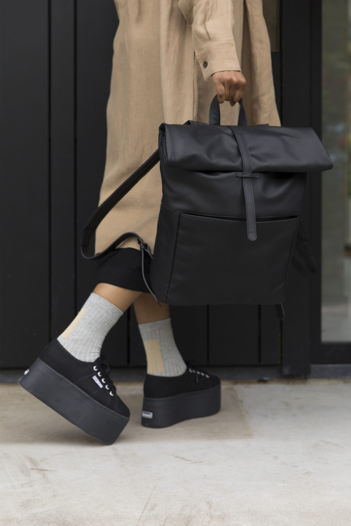 ruime rugtas zwart met laptopvak