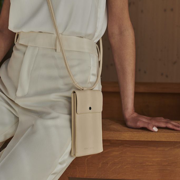 telefoontasje beige met koord