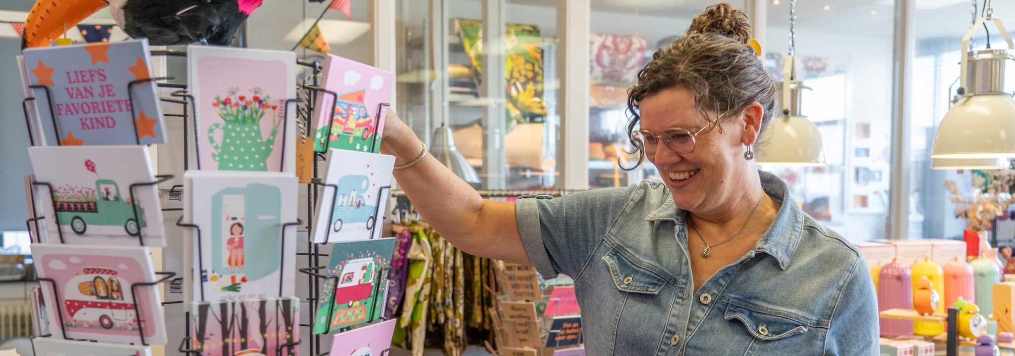 jacqueline van Bastaa! met ansichtkaarten