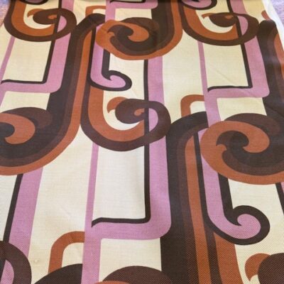 jaren 70 stof bruin lila met grafisch patroon