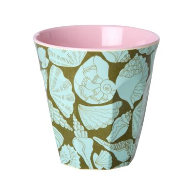 medium beker melamine met schelpen print in groen blauw, roze binnenkant