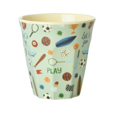melamine cup medium met sport print in licht groen