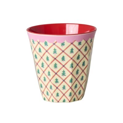 vrolijke kerst beker van melamine vol met kleine kerstbomen