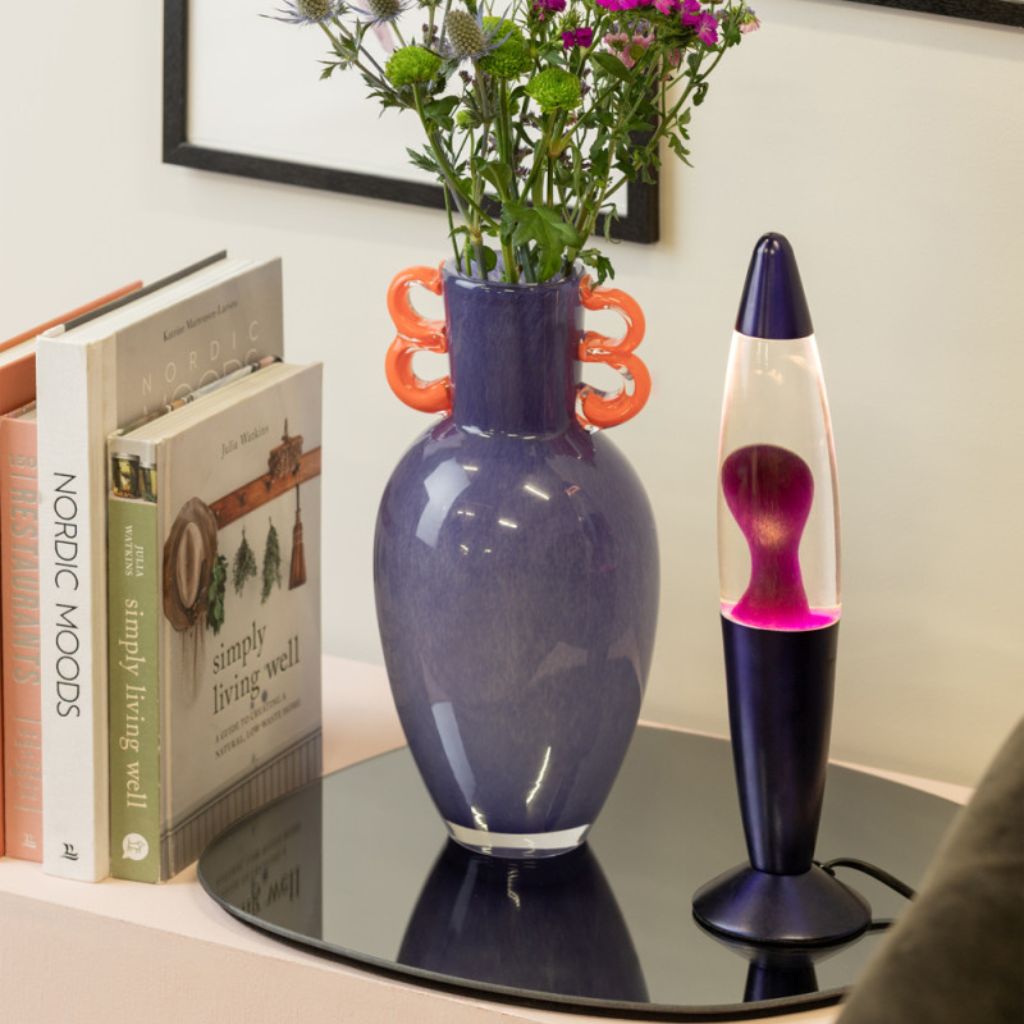 retro tafellamp lava lamp in het paars