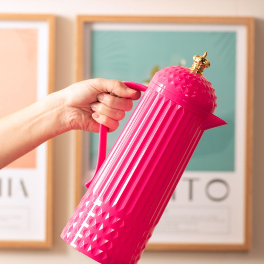 roze thermoskan met gouden kroontje op dop inhoud 1 liter