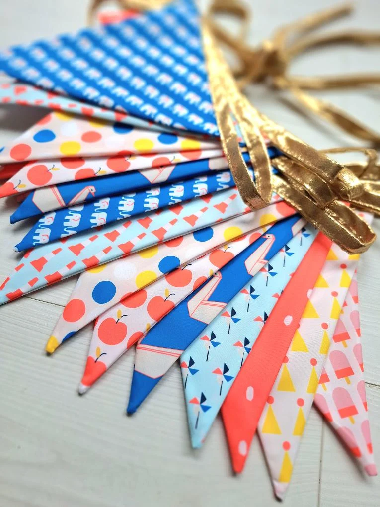 slinger met vlaggen van 8 meter met kleurrijke print