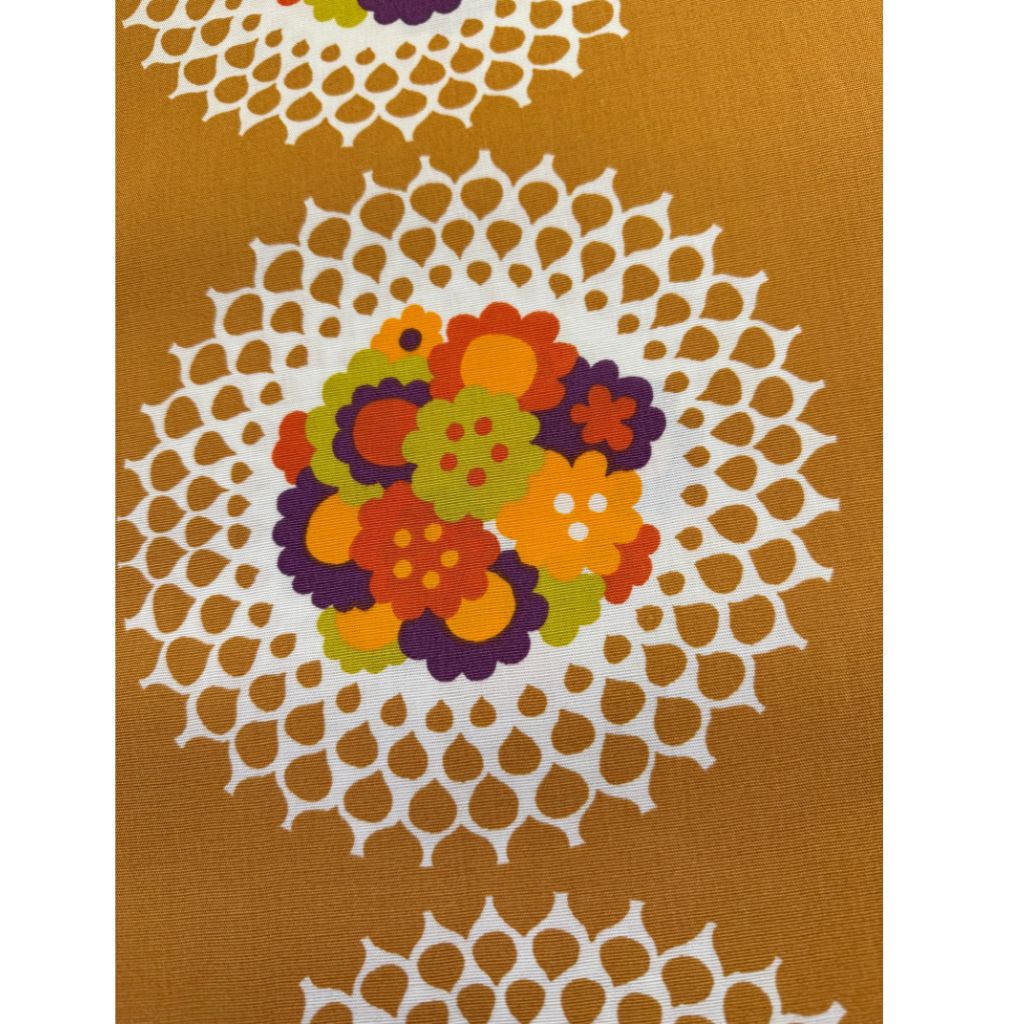 cirkel met bloemen vintage stof geel