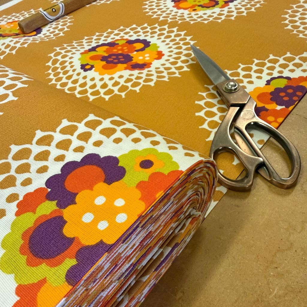 vintage stof geel met cirkel bloemen