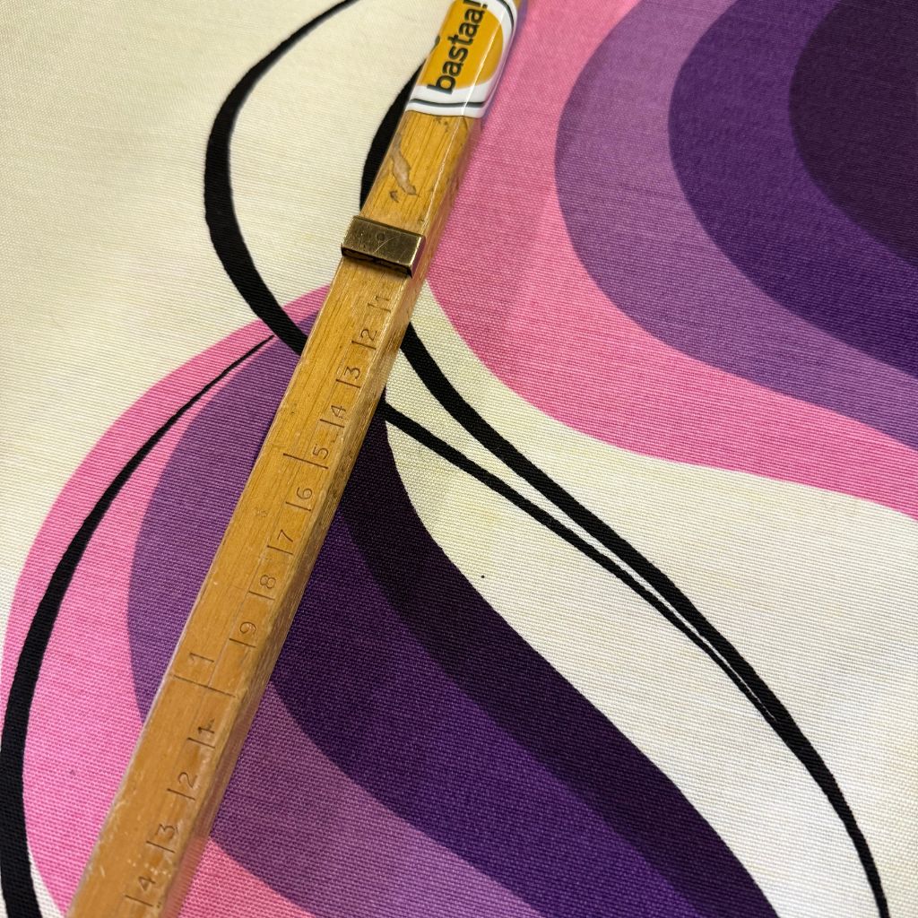 vintage stof spiraalvorm paars roze