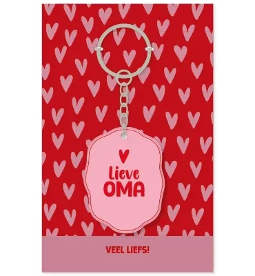 sleutelhanger roze met tekst Lieve oma op een cadeaukaartje