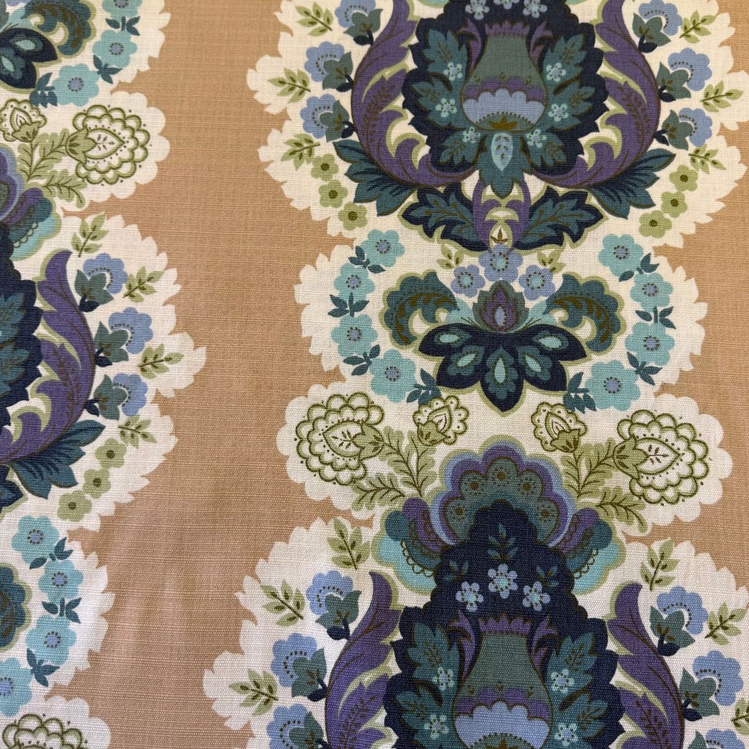 seventies stof met bloemen print