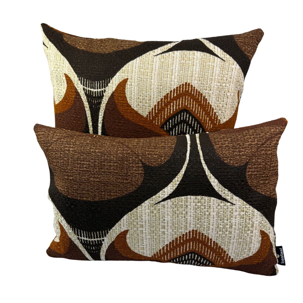 kussen handgemaakt vintage stof bruin patroon