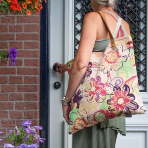 bloemen shopper gobelin stof met zachte kleuren.