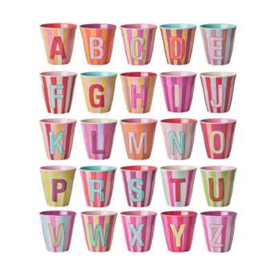 alfabet letter bekers van melamine met strepen in roze tinten