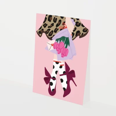 vrolijke wenskaart vrouw met leuke print