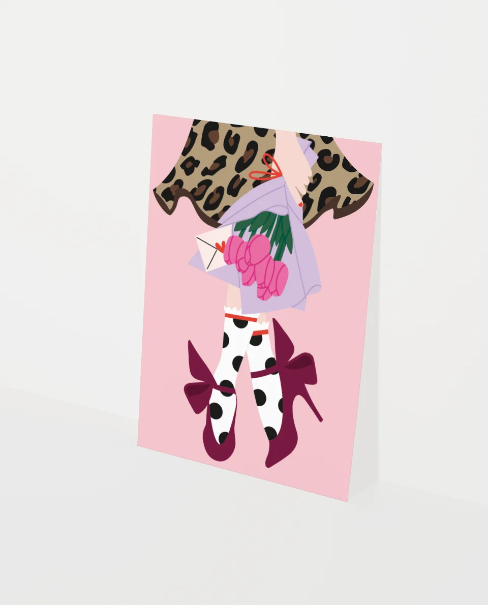 vrolijke wenskaart vrouw met leuke print