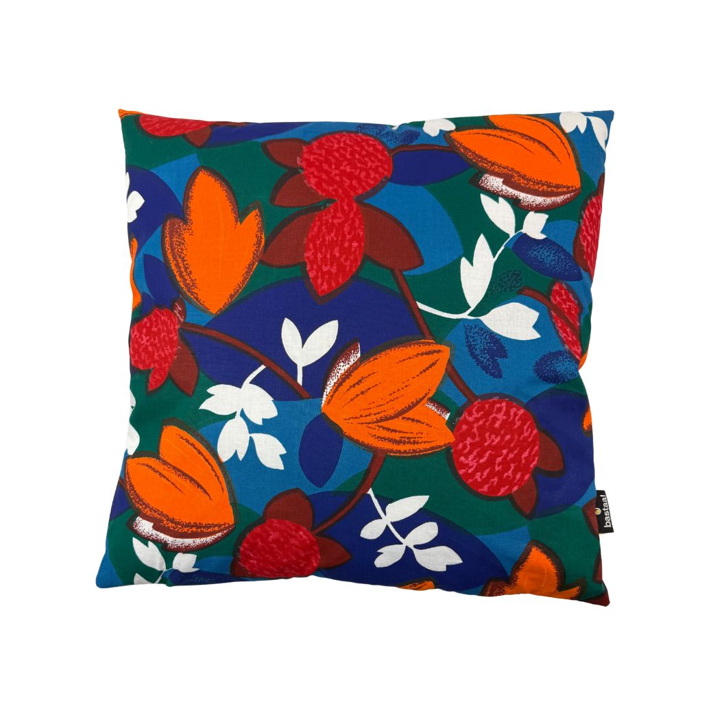 blauw kussen met oranje rood vintage stof